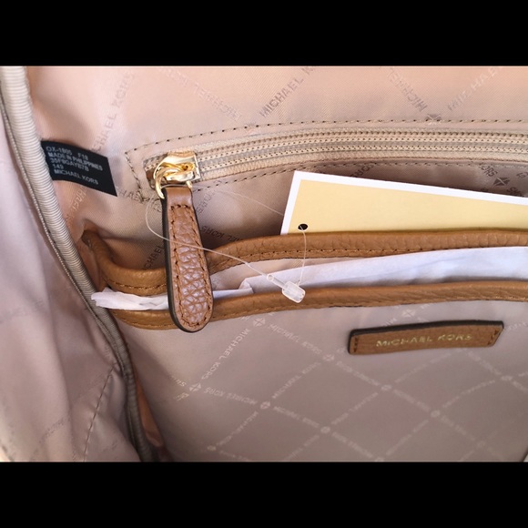 Gaby’sBags👜💕- NWT Michael Kors Large Backpack - Picture 8 of 8
